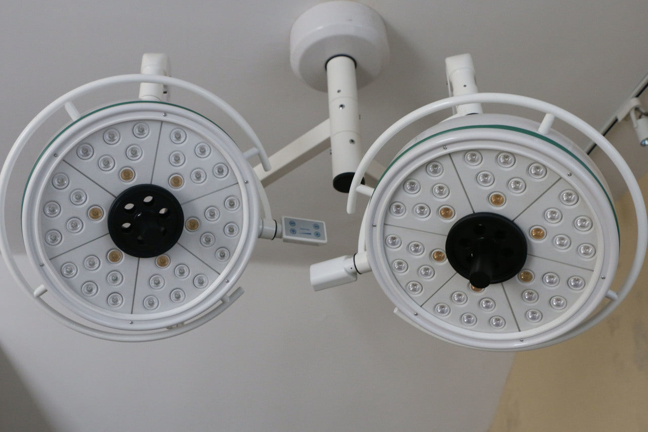 Two Headed Ceiling LED Surgical Exam Light Shadowless Lamp 108 W CE